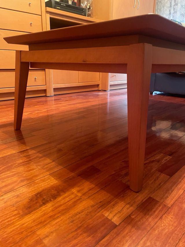 Mesa centro con tablero de cristal