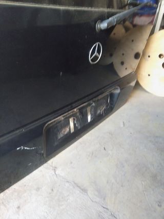 Portón trasero Mercedes Vito W638