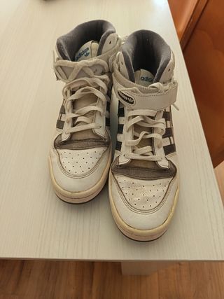 Adidas Forum Mid blancas y grises