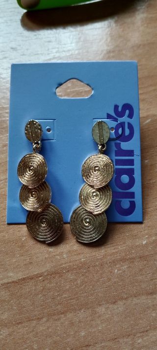 Pendientes Claire's dorados
