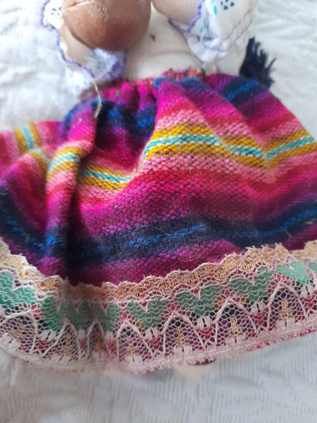 Muñeca artesanal andina
