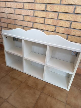 Estantería blanca de madera
