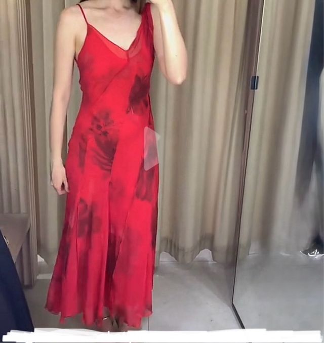 Vestido rojo Mango asimétrico