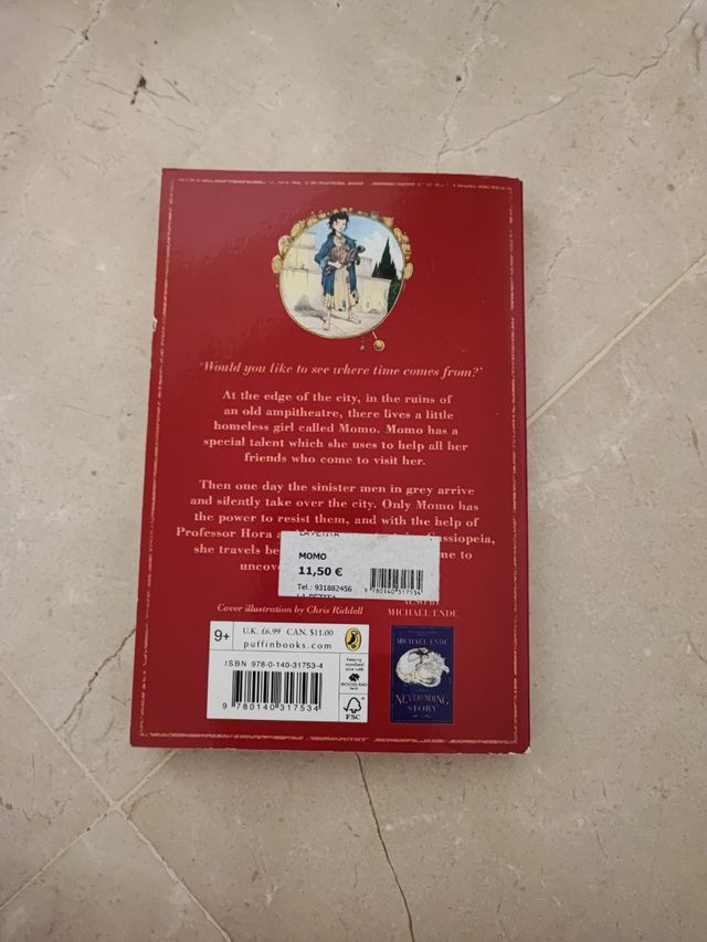 Momo (Puffin Books)