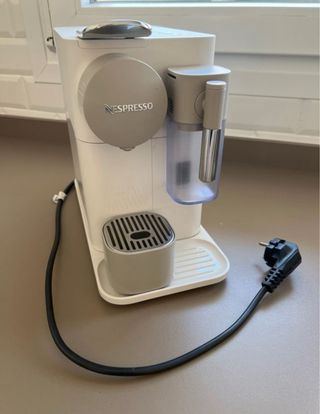 Cafetera Nespresso Lattissima One Blanca
