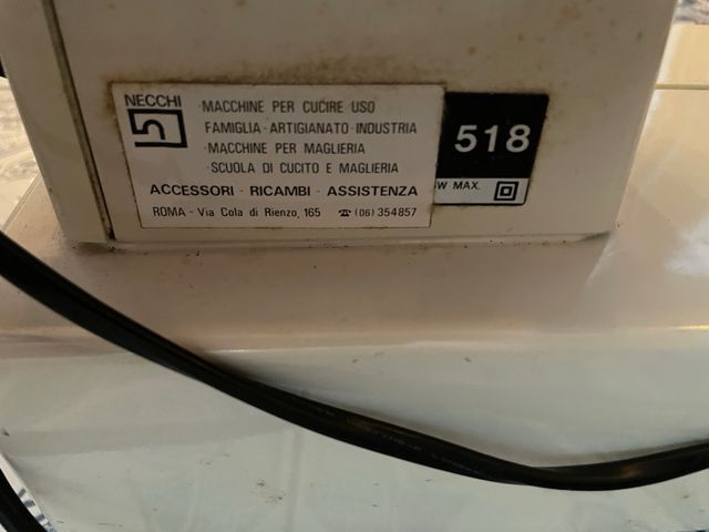 Macchina da cucire Necchi vintage