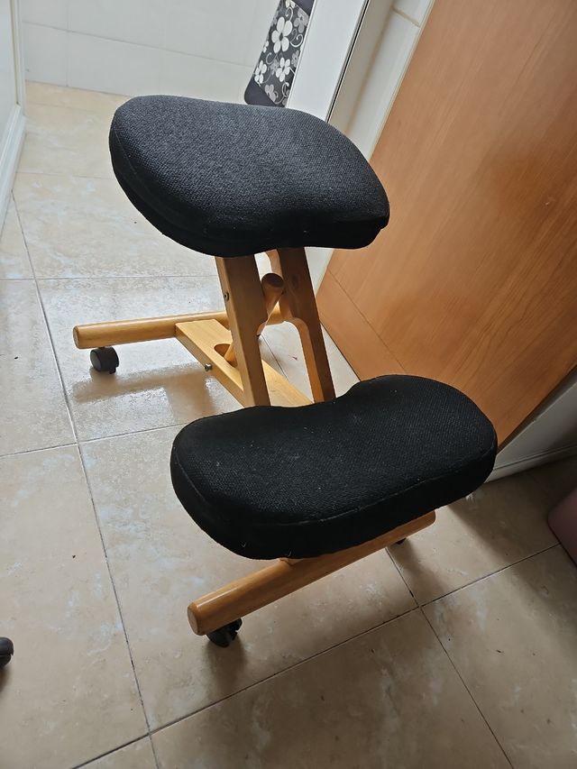 Silla ergonómica rodillas - Negra y marrón