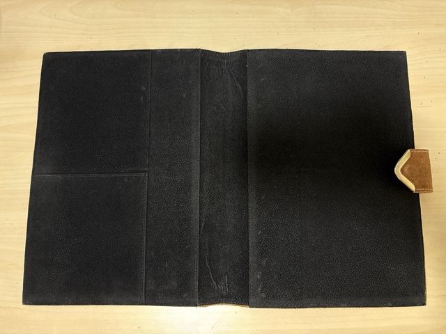 Carpeta de ante marrón