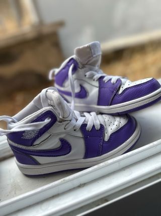 Zapatillas Nike Air Jordan 1 Mid - Moradas y Blanc