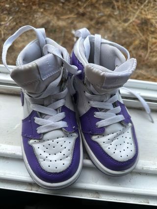 Zapatillas Nike Air Jordan 1 Mid - Moradas y Blanc