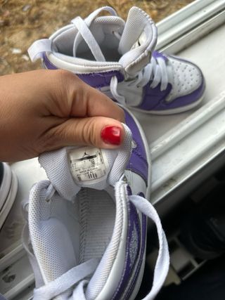 Zapatillas Nike Air Jordan 1 Mid - Moradas y Blanc