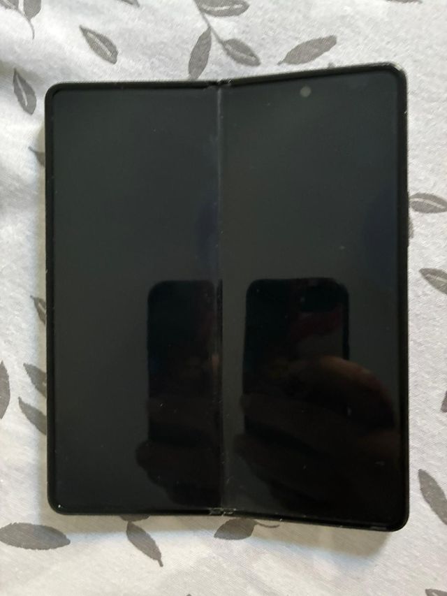 Samsung Galaxy Z Fold 3 5G - phantom black.
