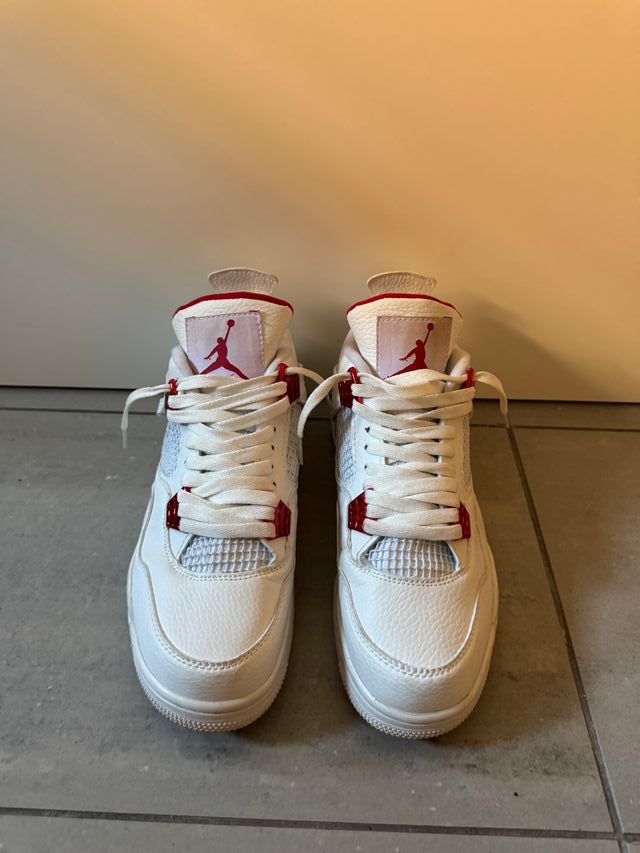 Jordan 4 Retro - Rojo Metálico