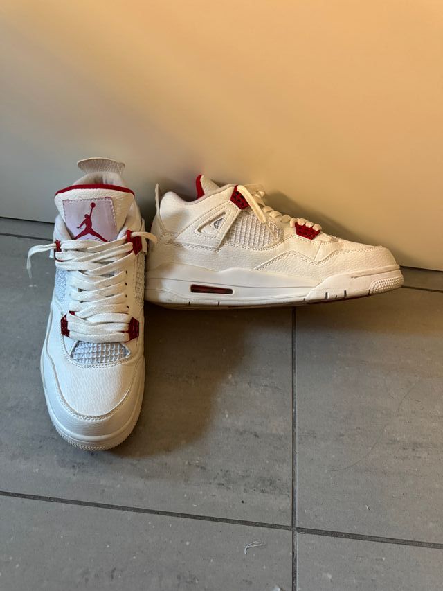 Jordan 4 Retro - Rojo Metálico