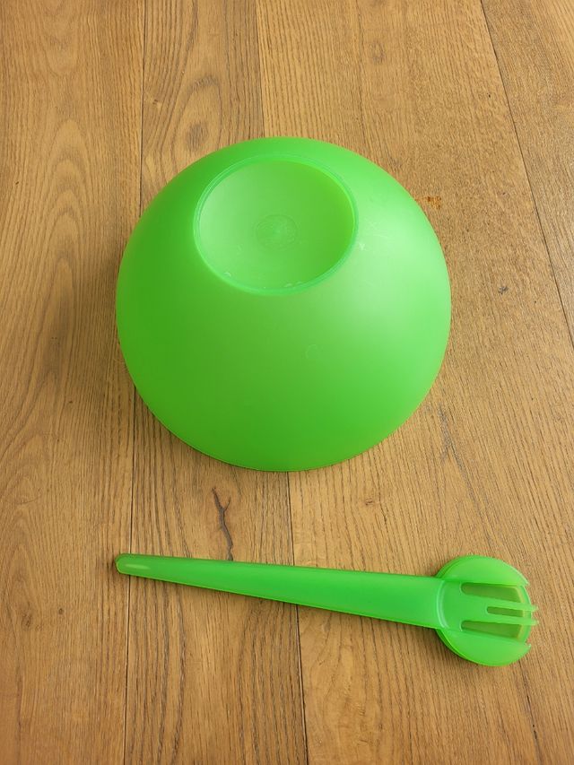 Insalatiera verde in plastica