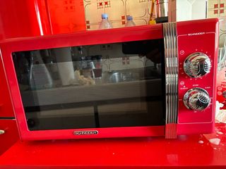 Microondas retro rojo Schneider