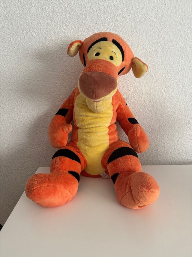 Peluche Tigger de Winnie the Pooh .