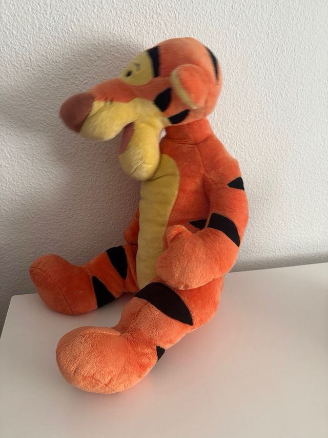 Peluche Tigger de Winnie the Pooh .
