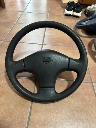 Volante Nissan - Buen estado