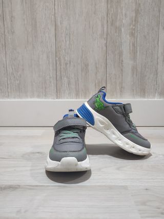 Zapatillas niño dinosaurio

