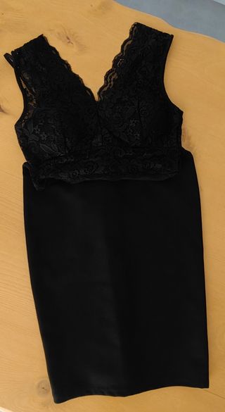 Vestido negro encaje