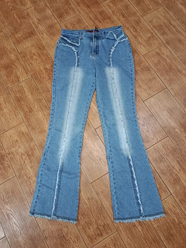 Pantalones vaqueros acampanados