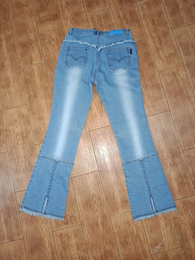 Pantalones vaqueros acampanados