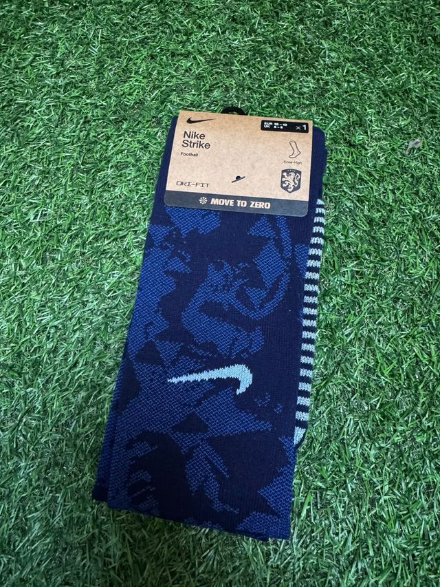 Calcetines Nike Strike (Rojas y Moradas)