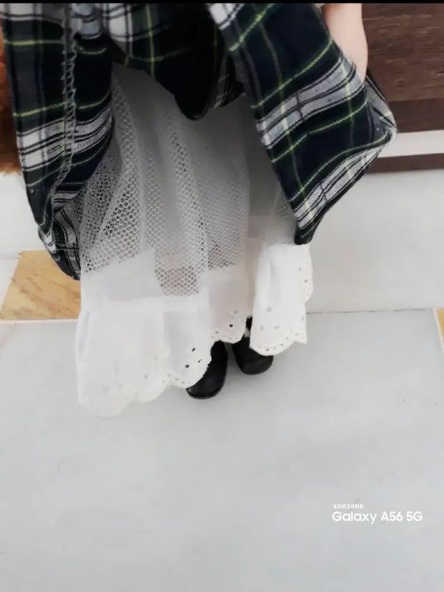 Muñeca porcelana - Vestido escocés