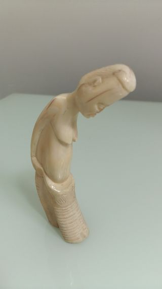 Escultura hueso africana