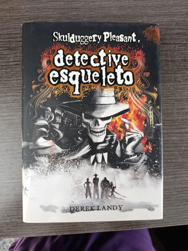 Detective Esqueleto [Skulduggery Pleasant] (Sku...