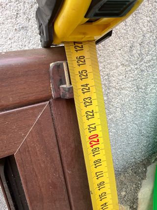 Ventana aluminio marrón