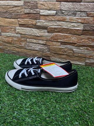Converse Chuck Taylor negras