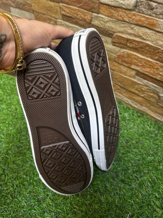 Converse Chuck Taylor negras