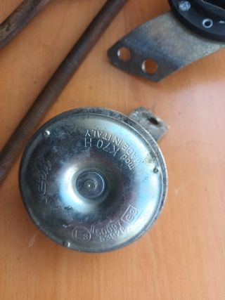Piezas moto clásicas: pedal, muelle, claxon