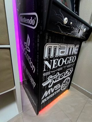 Máquina Arcade Retro hecha a mano.