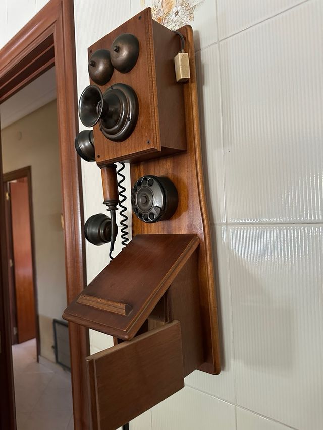 Teléfono vintage madera - Retro