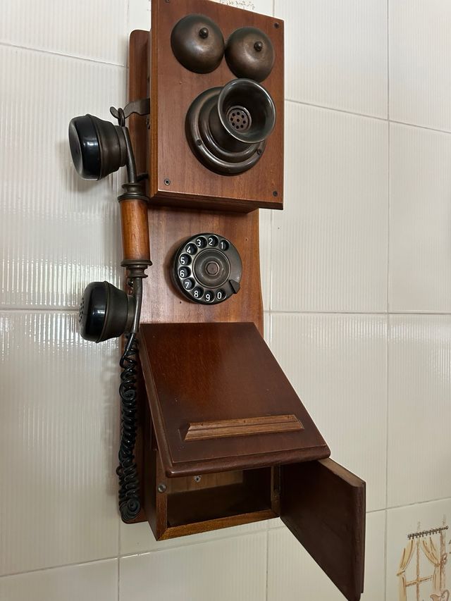 Teléfono vintage madera - Retro