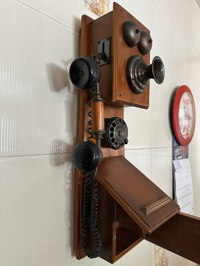 Teléfono vintage madera - Retro