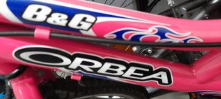 Bicicleta Orbea B&G 20" rosa. Roundtech Tubing.