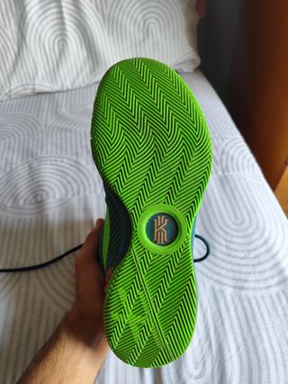 Nike Kyrie Irving 1 "Australia"