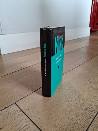LA MITAD OSCURA