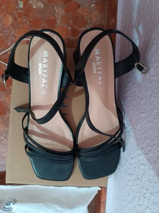 zapatos de tacón negros