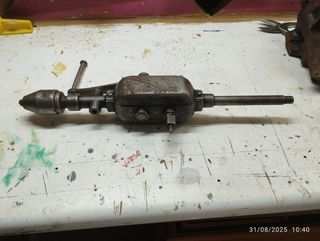 Taladro manual antiguo
