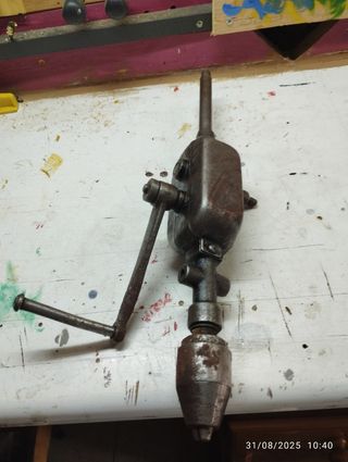 Taladro manual antiguo