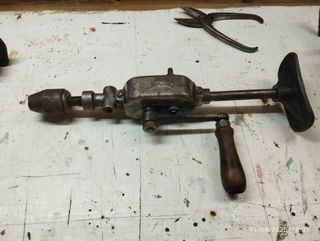 Taladro manual antiguo
