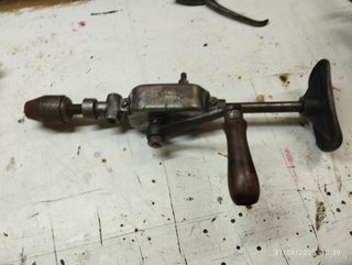 Taladro manual antiguo