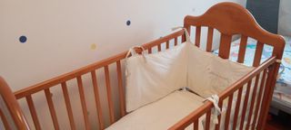 Cuna madera marrón+colchón