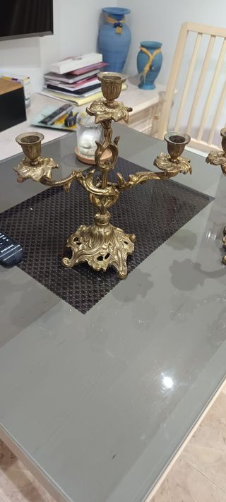 2 Candelabros dorados 3 velas
