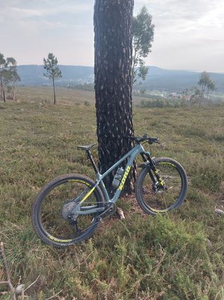 Bicicleta KONA Honzo - MTB Carbono